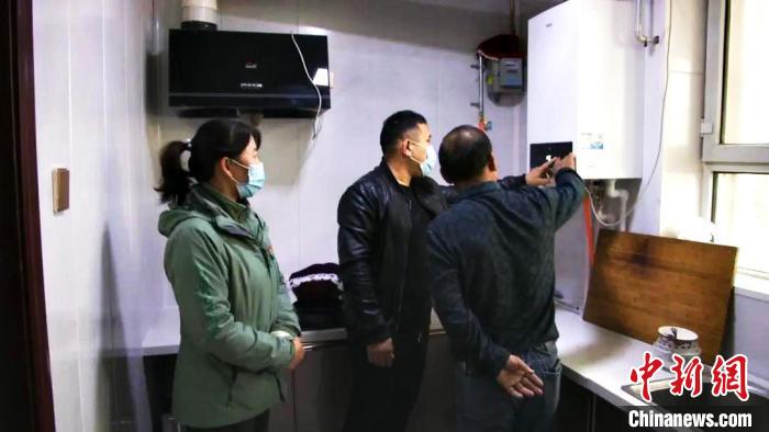 实现天然气整村覆盖,既方便了群众,又大大降低了煤炭的使用率,人居环境明显改善。 韩丹 摄