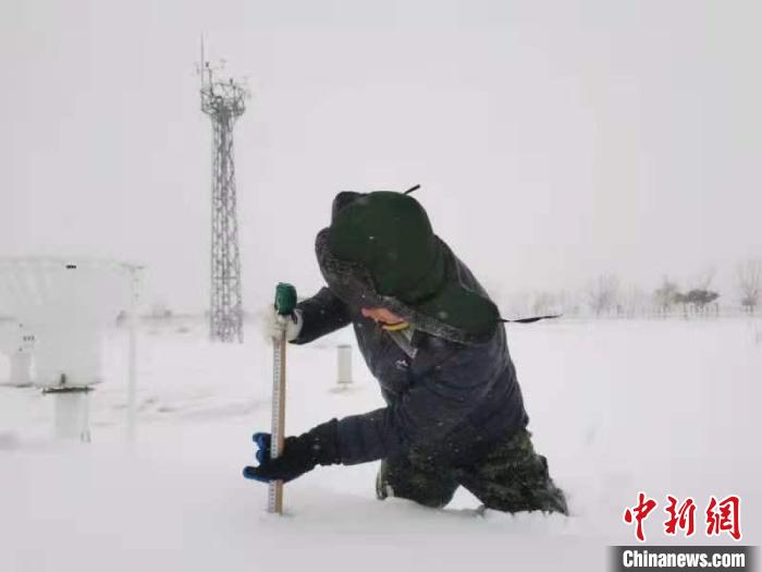 内蒙古通辽遭遇特大暴雪：学校停课机场关闭