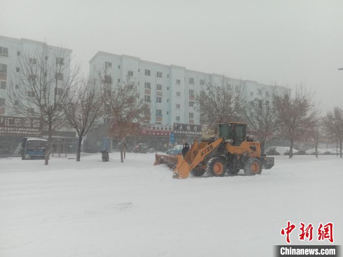 图为内蒙古通辽降雪现场。　通辽气象局供图