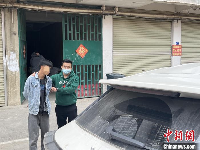 教唆胁迫未成年人盗窃电动车广西南宁警方抓获6人“拆车党”