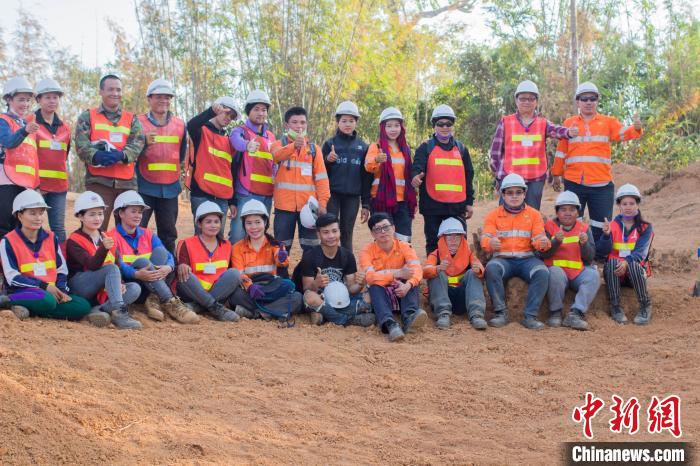 中老联合考古队探索青铜冶炼遗址奥秘结下“深厚情谊”