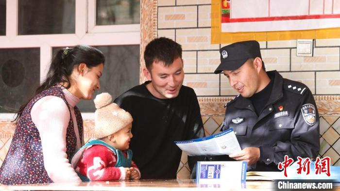 新疆民警10年在山村诠释“从警为民”