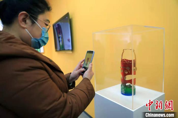 成都大运会火炬巡展系列活动综合特展首站在成都博物馆举办。　王磊 摄