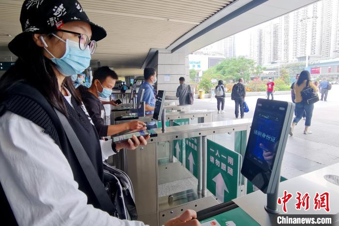 春运首日见闻:厦门火车站温馨举措护旅客平安出行