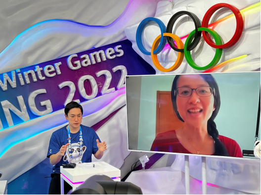 （图为日本电视台记者辻冈义堂接受《环球时报》独家专访。摄影/汪涛）