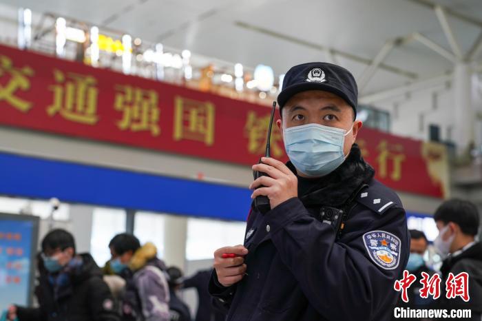 警方表示,将积极组织开展“云捕-2022”专项打击行动,专项打击站车侵财类案件。 上海铁路警方供图