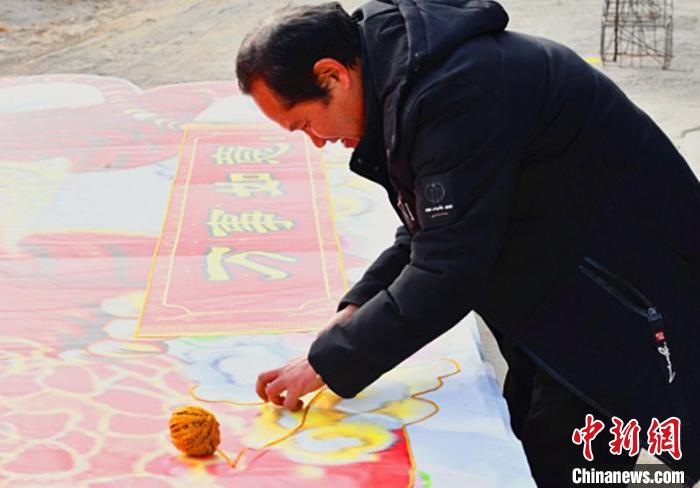 赶制冬奥主题花灯看新疆兵团草根艺人的“艺术人生”
