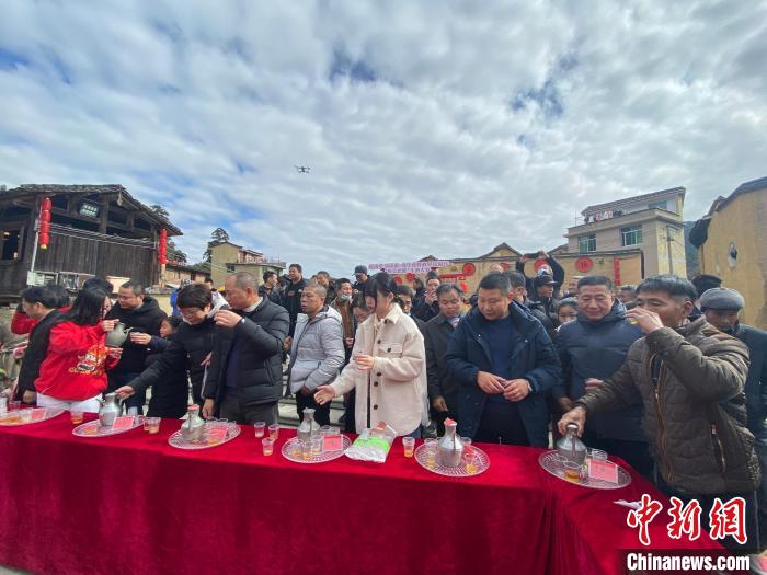 “醉美北墘”斗酒大赛活动现场。 屏南县融媒体中心 供图