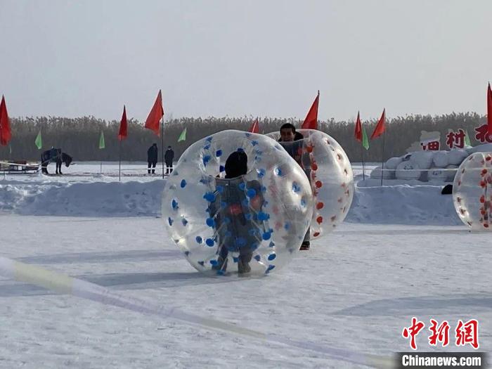 新疆呼图壁县冰雪嘉年华活动从1月1日一直延续到2月28日，历时50多天。　张琴 摄