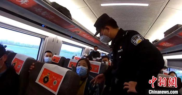 高铁上强行霸座他人座位一“霸座女”被依法拘留