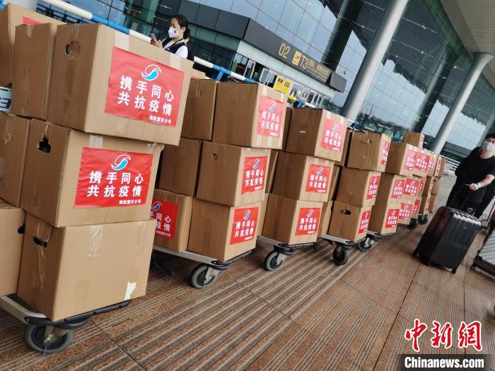 39.8吨医疗物资驰援上海 南航供图