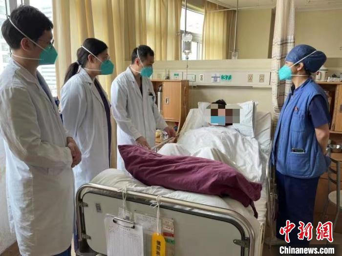 快递小哥获救了。　上海交通大学医学院附属新华医院供图