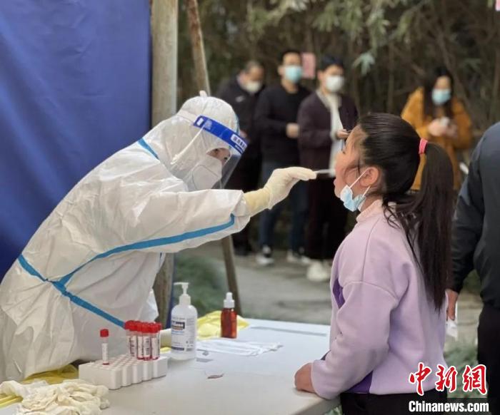 安徽萧县援沪“大白”:青春之花在疫线绽放