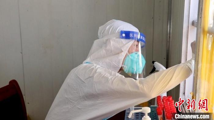 踮起脚尖日行万步:浙江吴兴山村有位“跛脚大白”