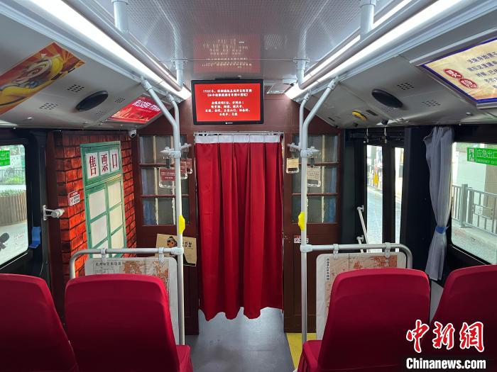 “时光巴士”内景。　杭州公交集团 供图