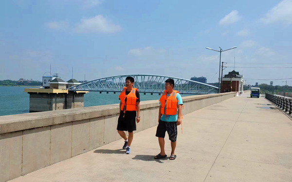 磁县东武仕水库防汛人员正在巡逻。磁县县委宣传部供图