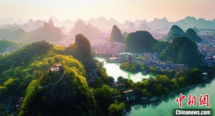 山水如画的桂林城。 黄一骏 摄 山水如画的桂林城。 黄一骏 摄