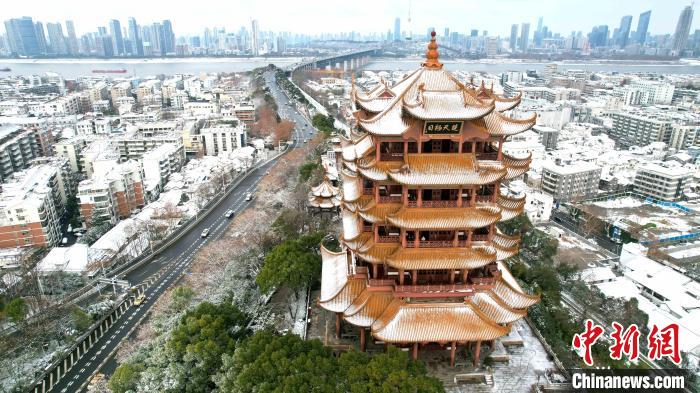 雪中黄鹤楼(航拍图) 张畅 摄 雪中黄鹤楼(航拍图) 张畅 摄