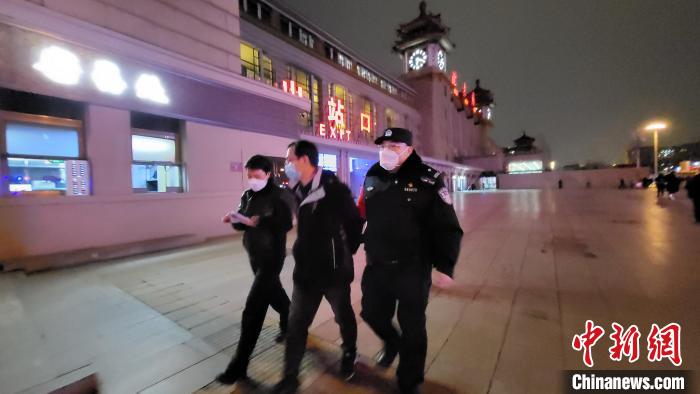 春运10天北京铁警破获各类案件104起抓获网逃人员50人