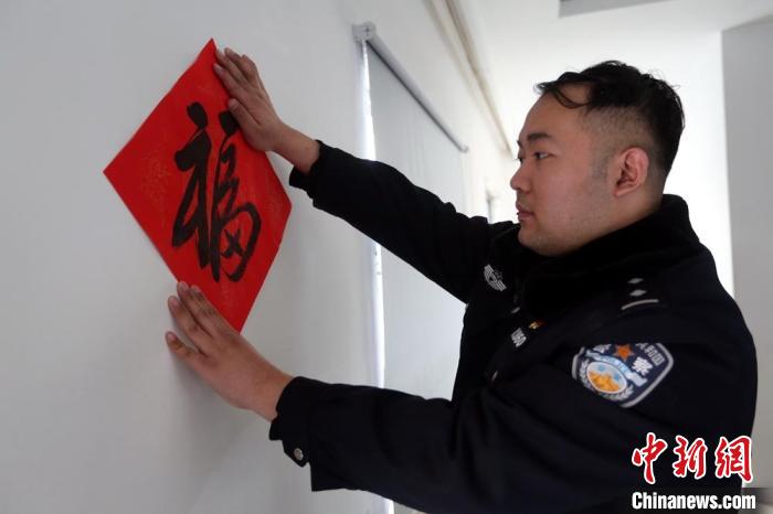 （新春走基层）春运高峰下的徐州站派出所指挥室：每个民警都想有三头六臂