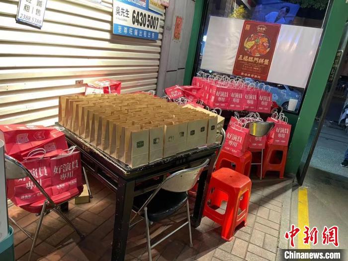 横店一个剧组预订的港式茶点。　蔡雅汶 供图