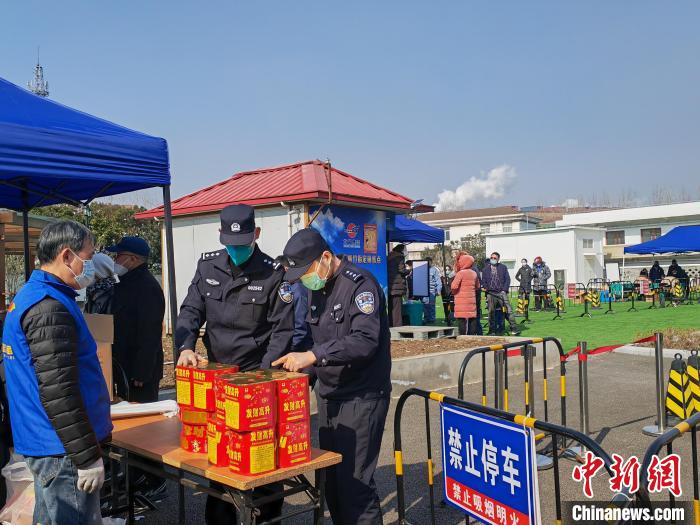 上海1.8万民警、15万平安志愿者严管烟花爆竹燃放