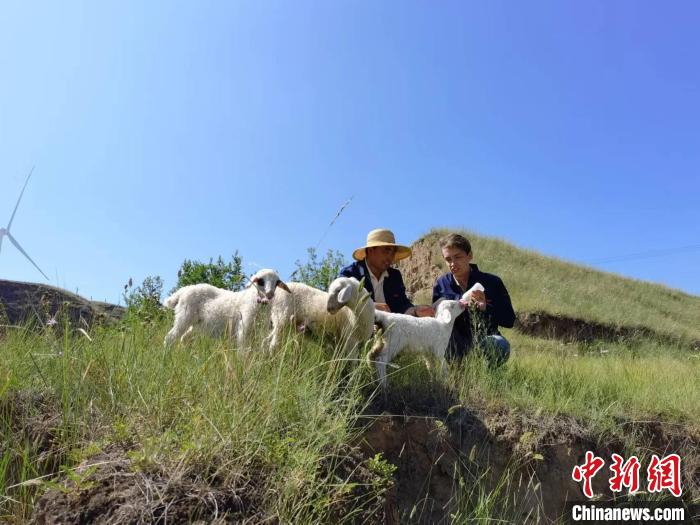 英国小伙瑞思的春节假期:带着“山西胃”环游中国 英国小伙瑞思的春节假期:带着“山西胃”环游中国