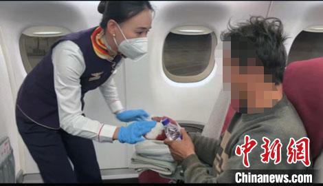 “我们等您！”为手掌断裂乘客天津航空一航班延误起飞（图）