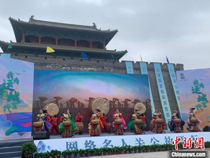 图文拥有运城特色的节目表演，展现运城文化的独特魅力。　刘小红 摄