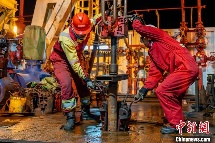 “多船竞钻擂台赛”助渤海亿吨级油田加速开发。　中国海油天津分公司供图