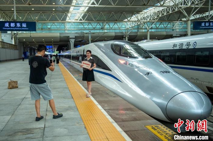 四川成都直达香港高铁正式开行