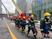 高楼火情如何施救？上海消防“黑科技”展现立体多维救援力量