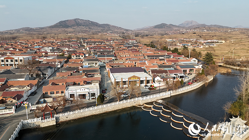 航拍下的岔河村，村容整洁，街巷井然。人民网记者 刘祺摄